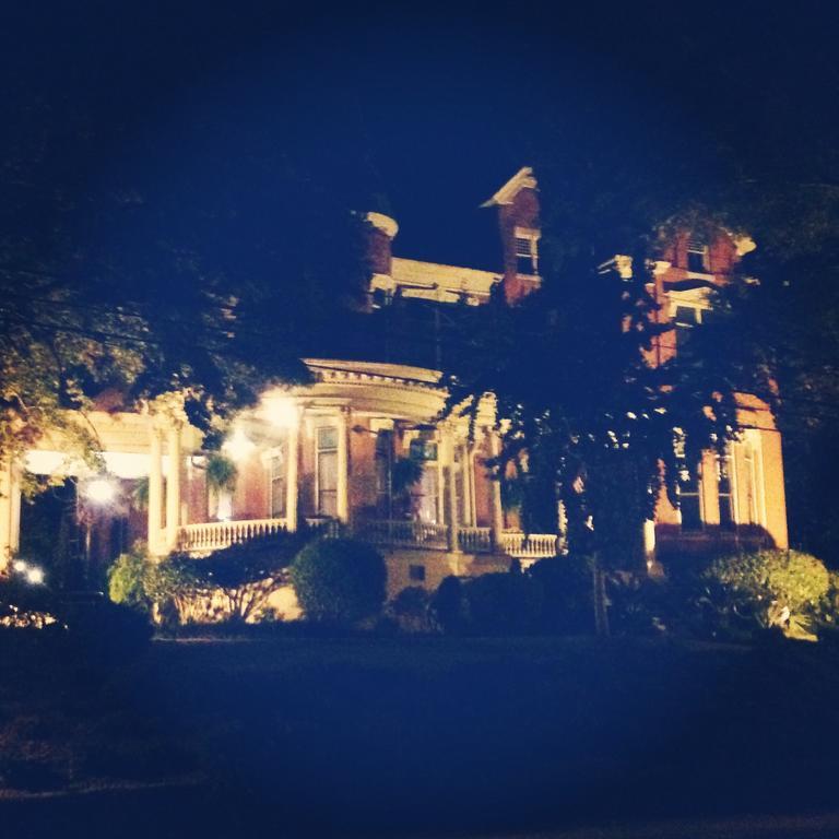 לינה וארוחת בוקר מאקון Burke Mansion מראה חיצוני תמונה